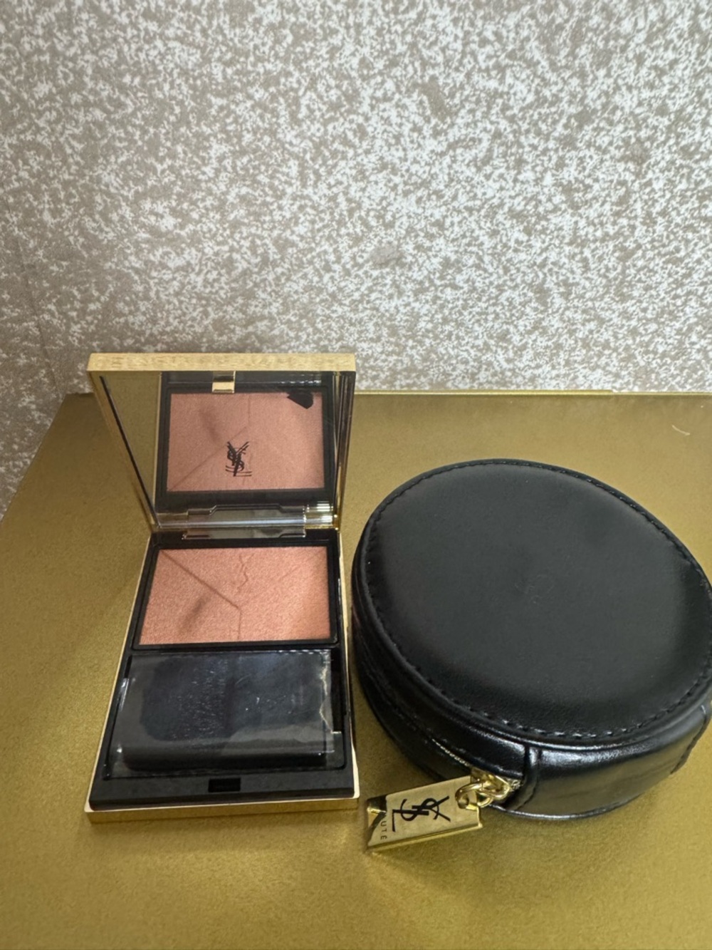 Yves Saint Laurent Couture Highlighter with Black Travel Pouch